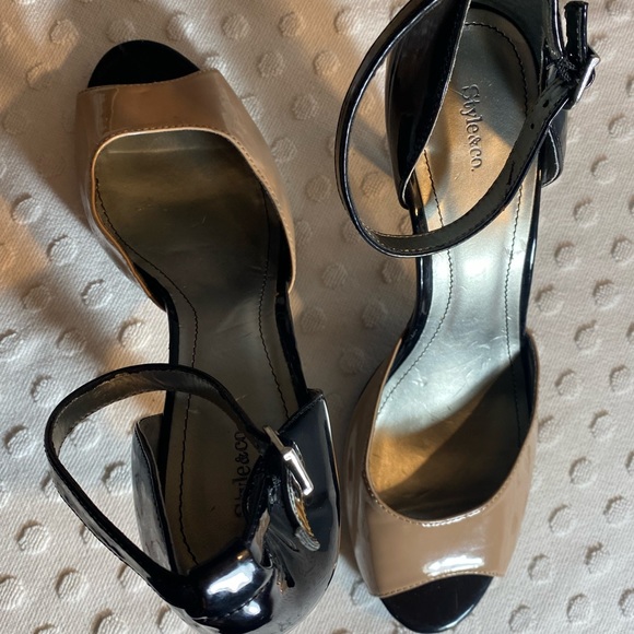 STYLE & COMPANY Nude and Black Peep-Toe Heel - Picture 11 of 16